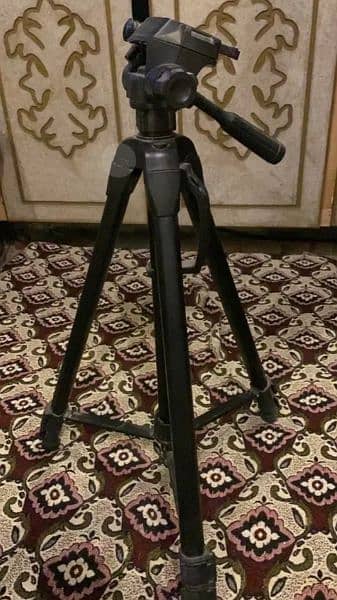 Icon Tripod Medium Size 2