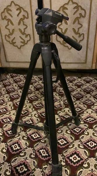 Icon Tripod Medium Size 3