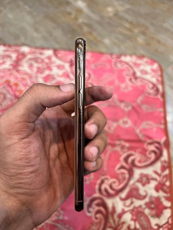 iphone XS Gold Color Dual Sim Official PTA Approved 3