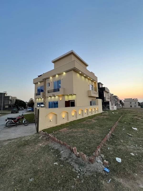 Bahria Town Phase 8, 10 Marla Designer House Available On Investor Rate 3