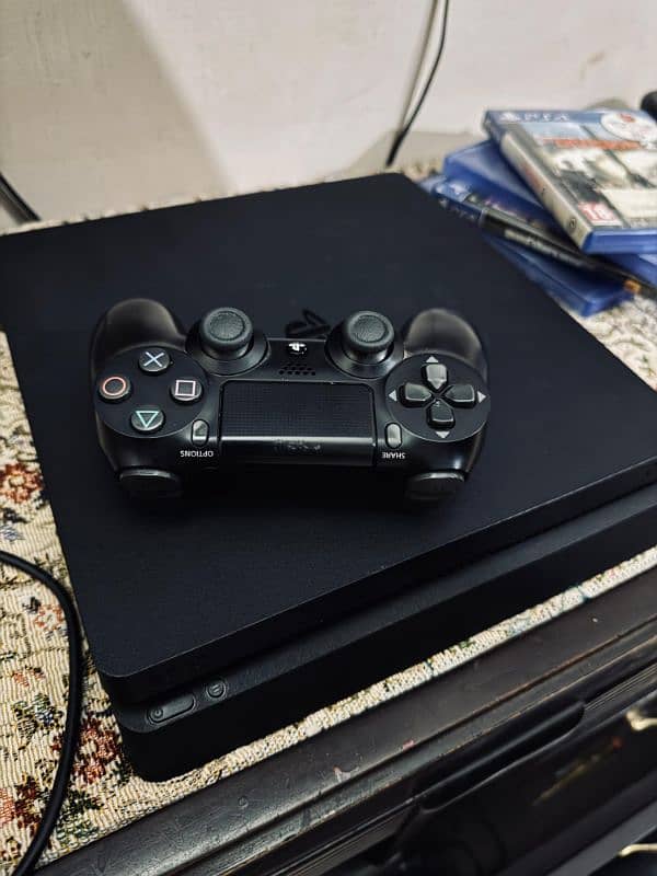 ps4 slim with original controller and RDR 2 tekken 7, RE 2 installed 0