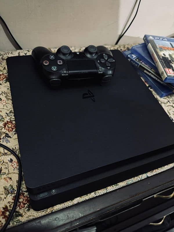 ps4 slim with original controller and RDR 2 tekken 7, RE 2 installed 1