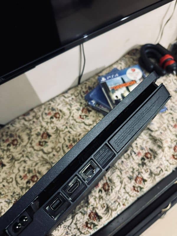 ps4 slim with original controller and RDR 2 tekken 7, RE 2 installed 2