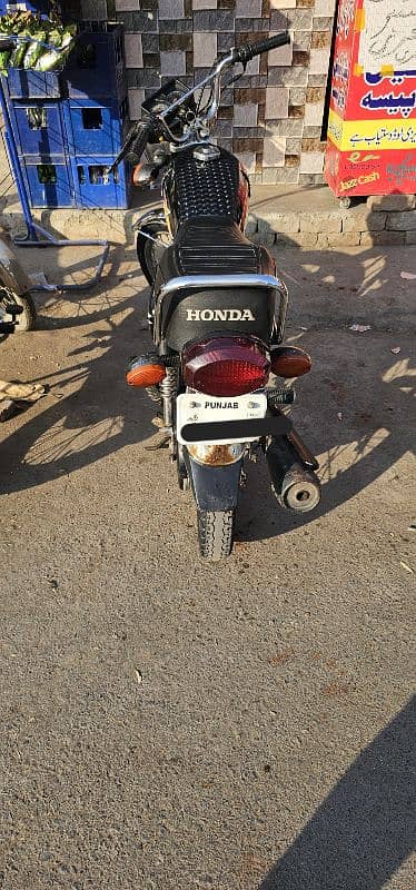 Honda CG 125 Black 4