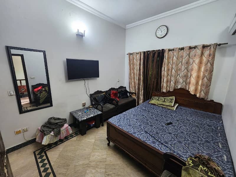 5 marla lower portion for rent in eden Boulevard main college road lhr 0