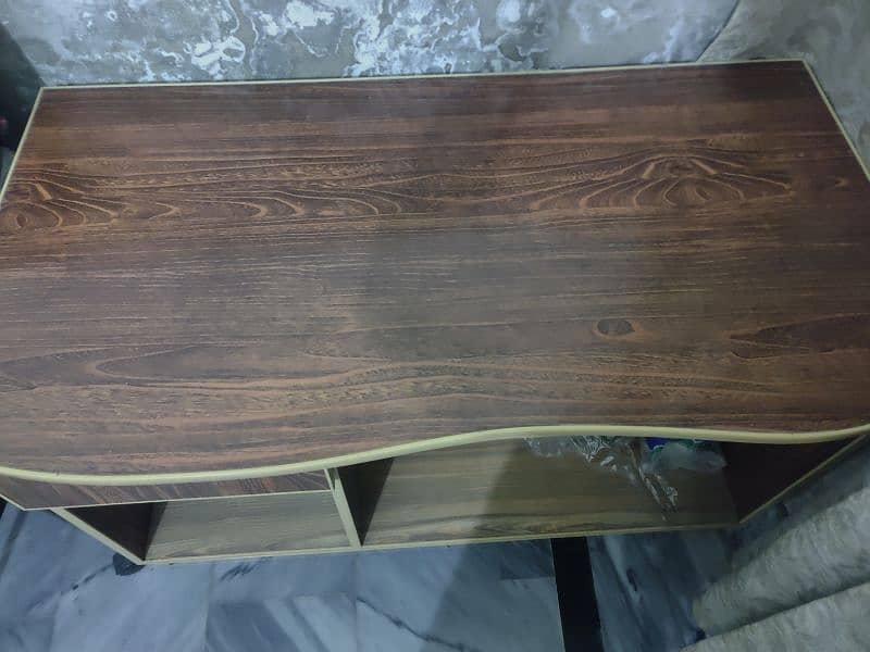 office table new condition 2