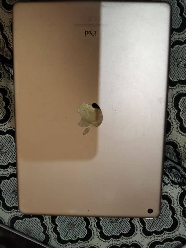 ipad 6th generation 32 GB urgent sale 4