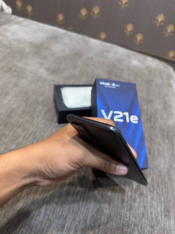 Vivo v21e 4