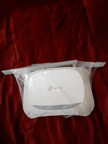 TP-Link routers single and double antenna slightly used with charger 4