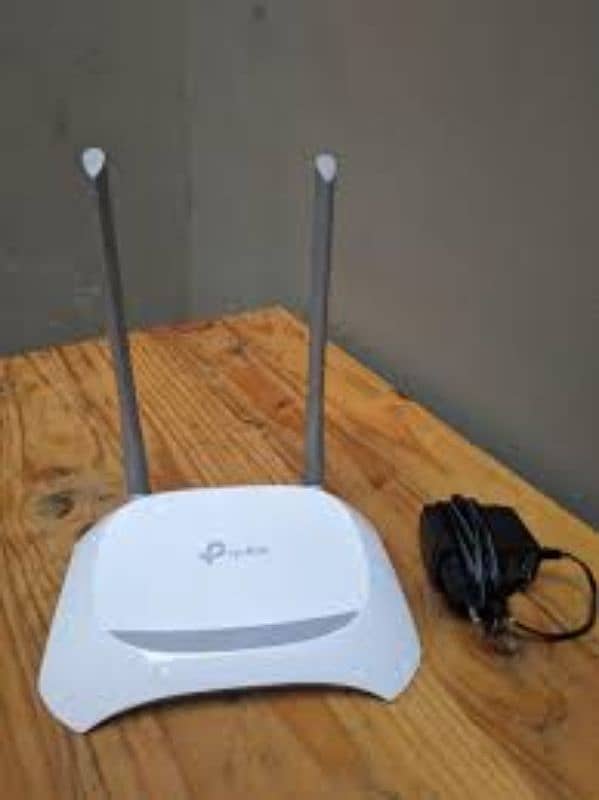 TP-Link routers single and double antenna slightly used with charger 7