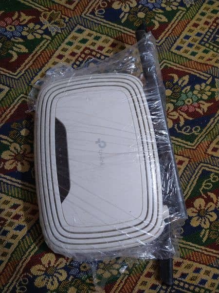 TP-Link routers single and double antenna slightly used with charger 9