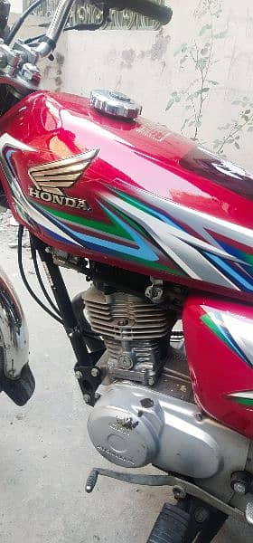 Honda 125 Model 2022 with Golden number 1