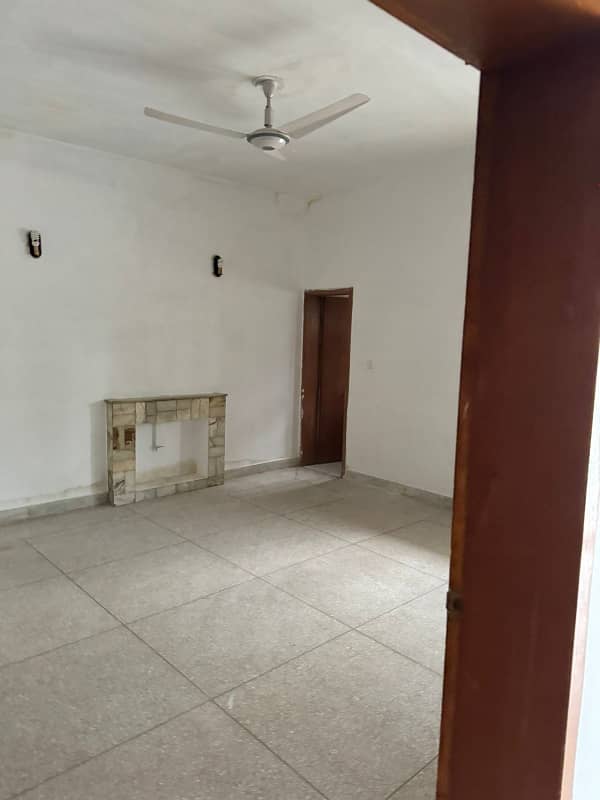 Pha D Type Flat Available For Rent In G11 1