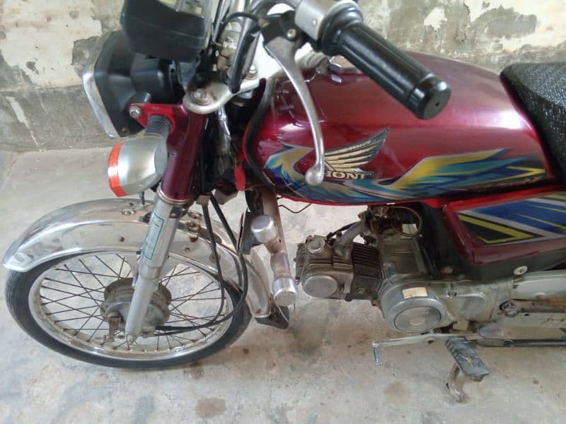 Honda CD 70 motorcycle - condition 10/10 - one hand use 2