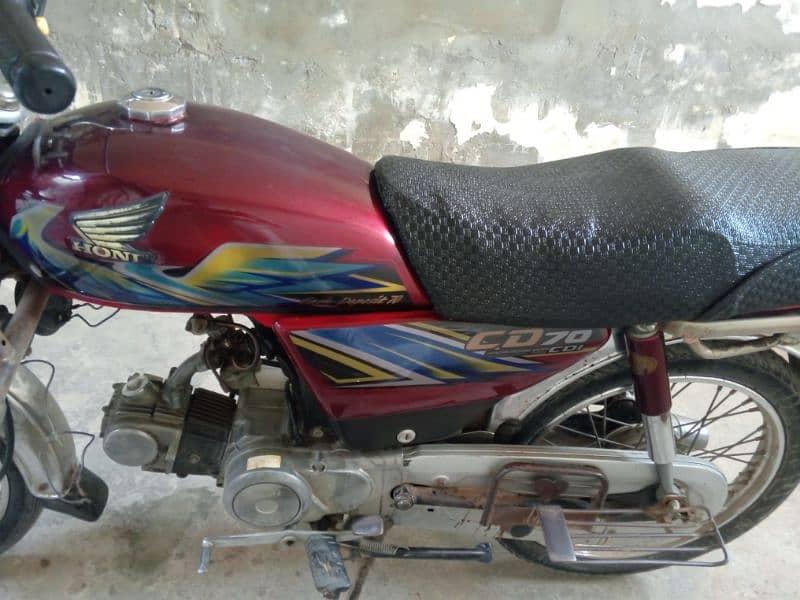 Honda CD 70 motorcycle - condition 10/10 - one hand use 3