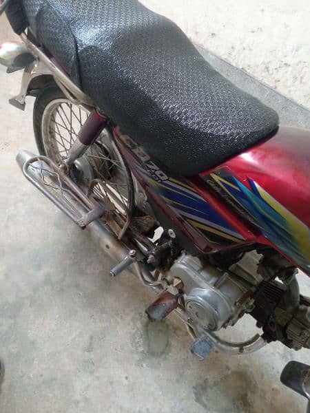 Honda CD 70 motorcycle - condition 10/10 - one hand use 4