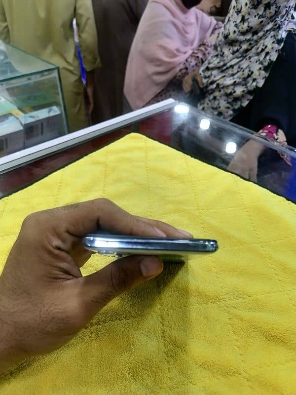 Oppo F15 3