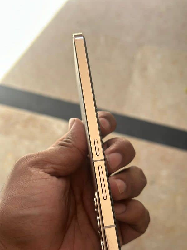 Vivo V23 5G  -Gold color 1