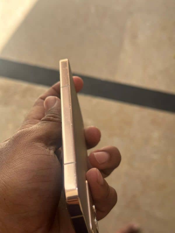 Vivo V23 5G  -Gold color 3