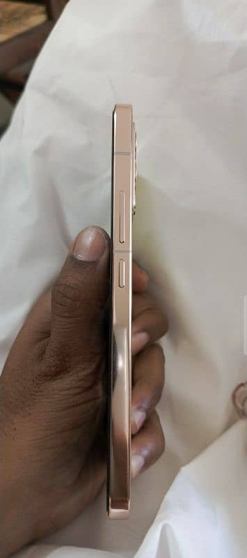 Vivo V23 5G  -Gold color 7