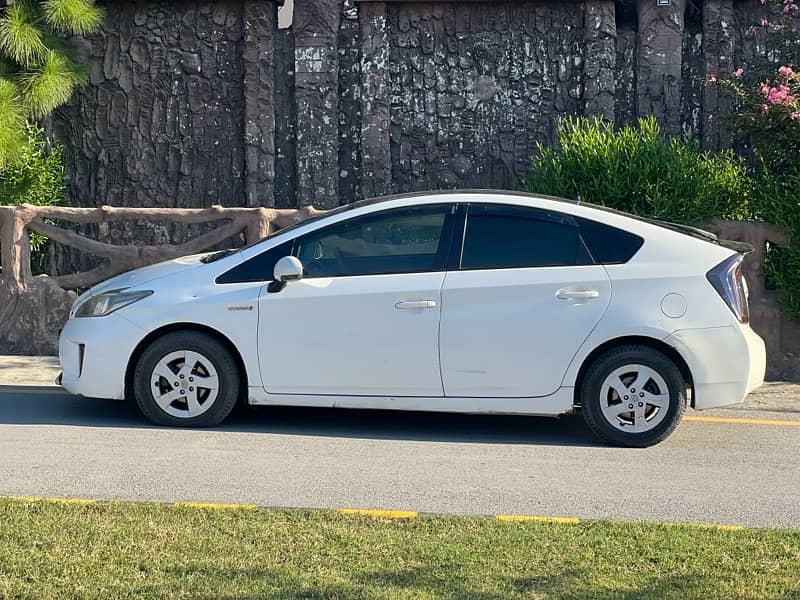 Toyota Prius 2013 3