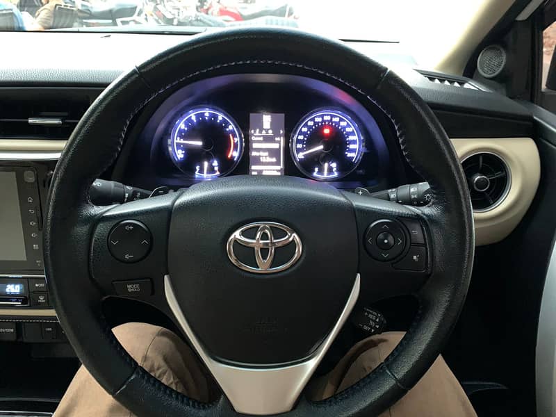 Toyota Altis Grande X CVT-i 1.8 Beige Interior 2022 7