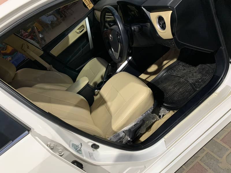 Toyota Altis Grande X CVT-i 1.8 Beige Interior 2022 9