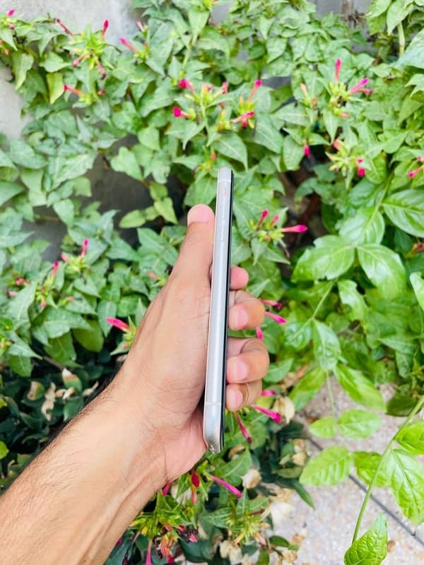 iPhone X 256 PTA/ iPhone 11 64 non PTA 5