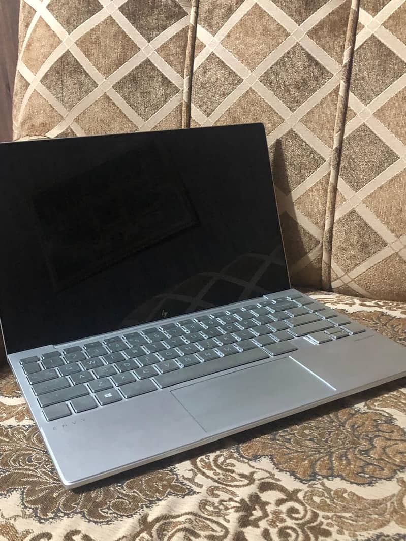 HP Envy 13 inch laptop, Intel core i7 , 11th Gen, 512gb, Windows 11 2