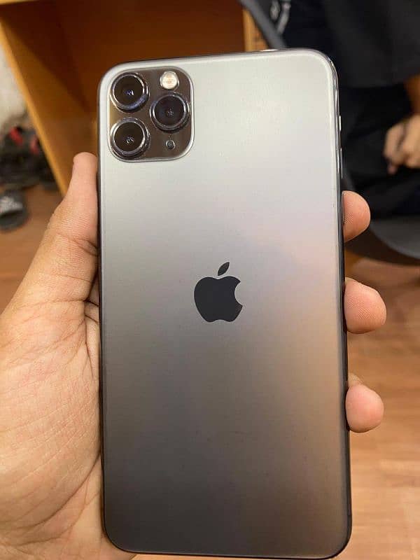 Iphone 11 pro max 10/10 condition 0