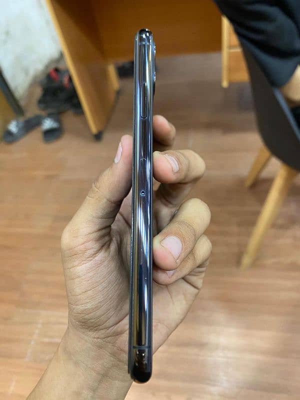 Iphone 11 pro max 10/10 condition 3