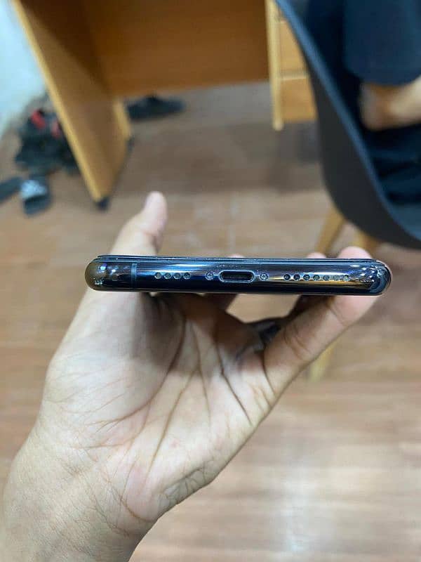 Iphone 11 pro max 10/10 condition 5