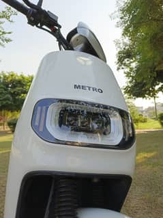 Metro E8S Pro (White)