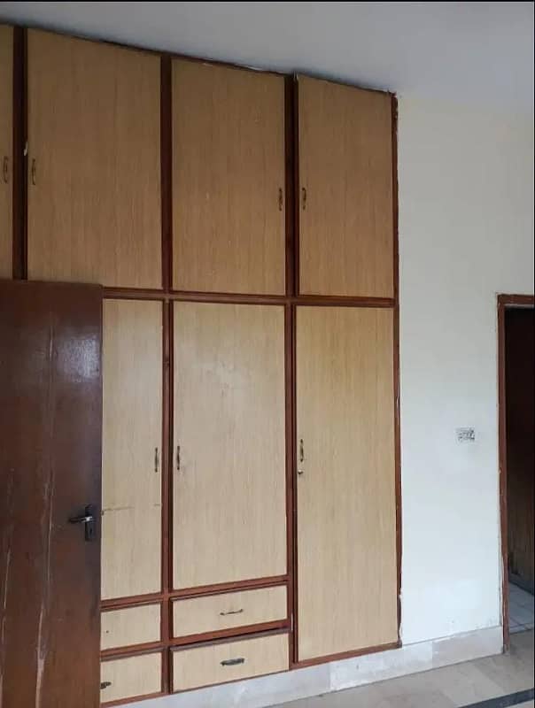 Allama Iqbal Town 10 Marla Upper Portion For Rent 6