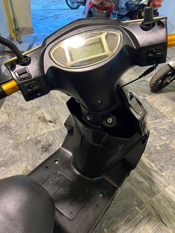 ow petrol scooty 2022 self start 6