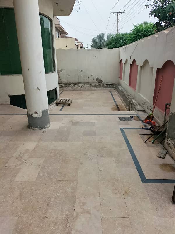 1 Kanal Facing Park With Full Basement Available House For Sale on 60 Feet Road 3