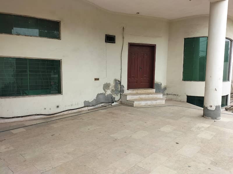 1 Kanal Facing Park With Full Basement Available House For Sale on 60 Feet Road 5