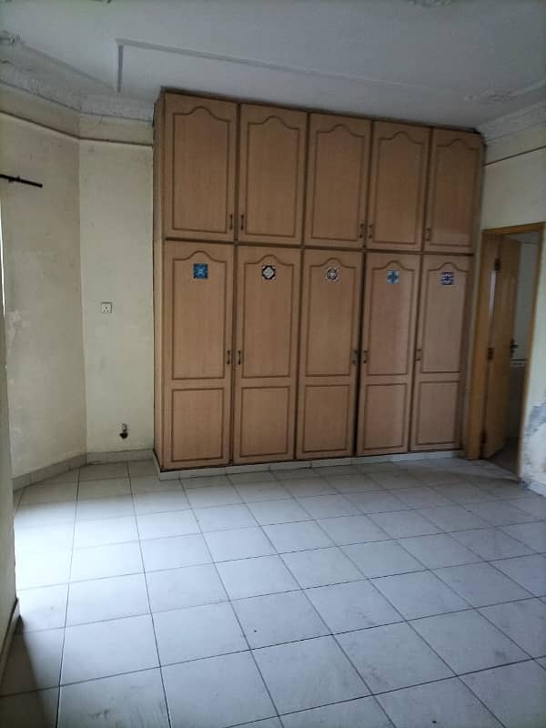 1 Kanal Facing Park With Full Basement Available House For Sale on 60 Feet Road 16