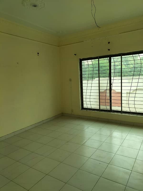 1 Kanal Facing Park With Full Basement Available House For Sale on 60 Feet Road 19