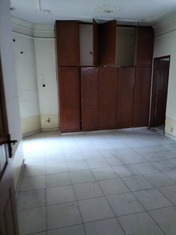 1 Kanal Facing Park With Full Basement Available House For Sale on 60 Feet Road 22