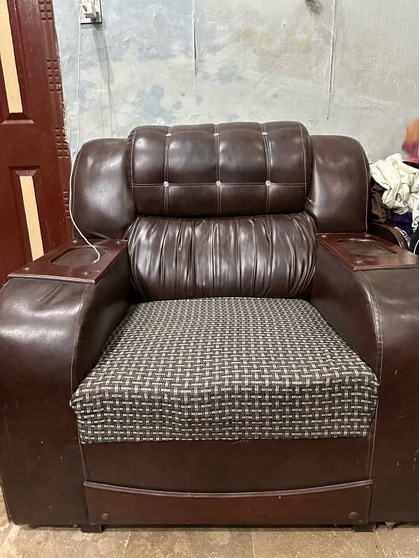 6 seater sofa for urgent sale 0