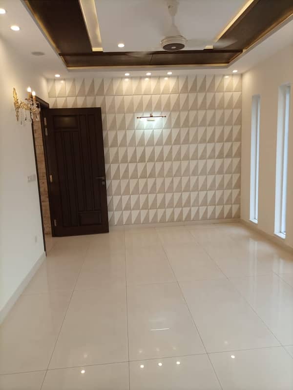 1 Kanal House for Rent in Reasonable Price 4