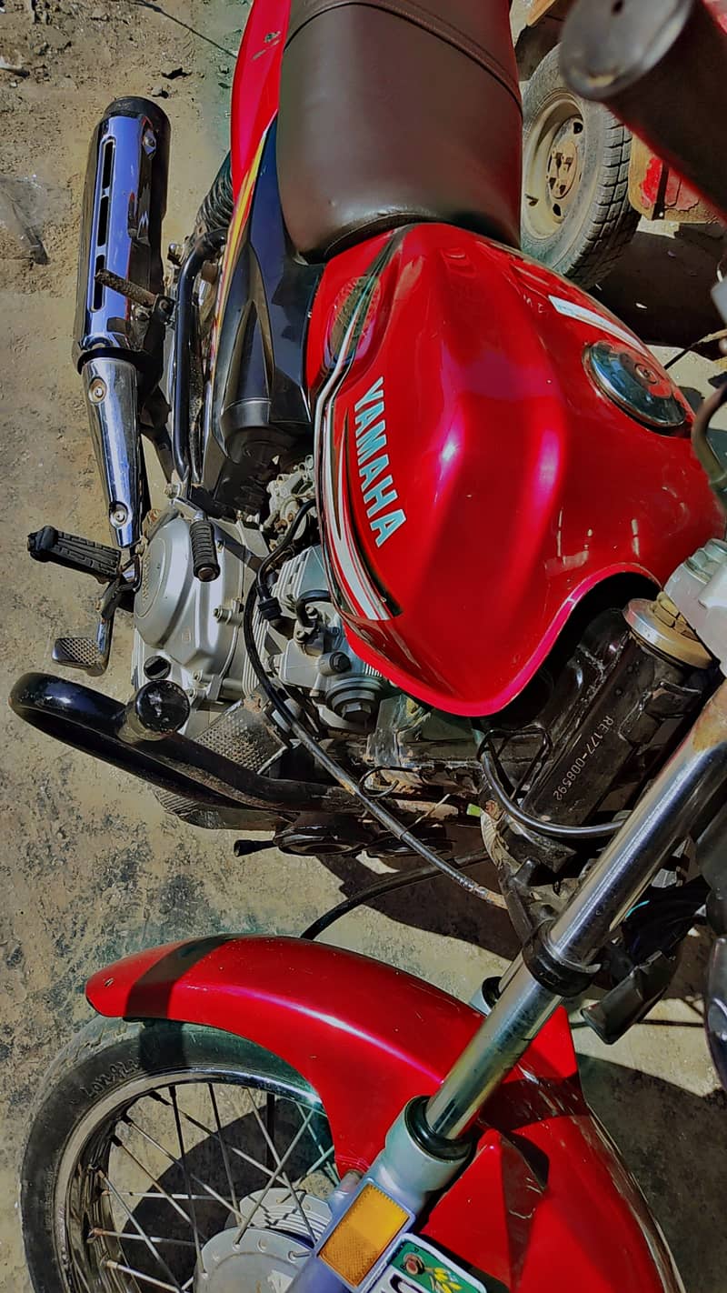 Yamaha 125 for sale condition good color Red 4