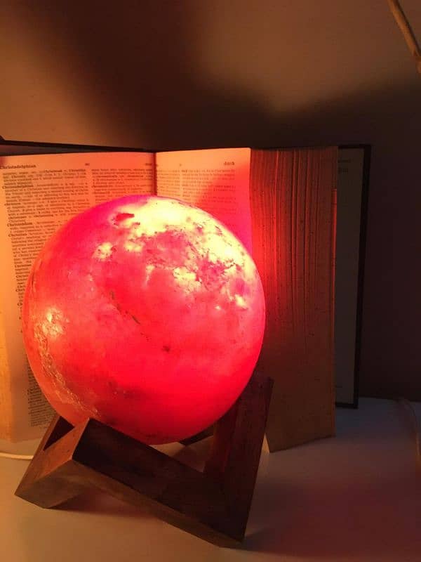 Moon Pink salt lamp 1