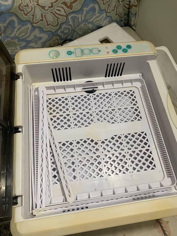 Automatic 36 eggs incubator 3