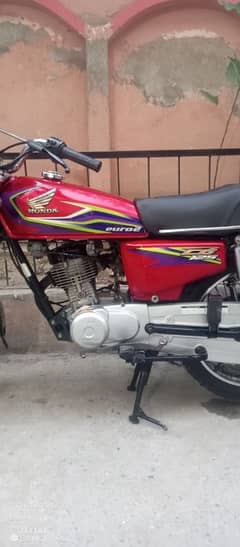 HONDA CG 125 COLOUR RED 2017