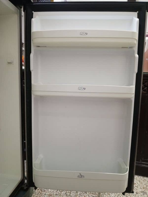 esquire mini referigerator/Room Fridge/slightly used 5