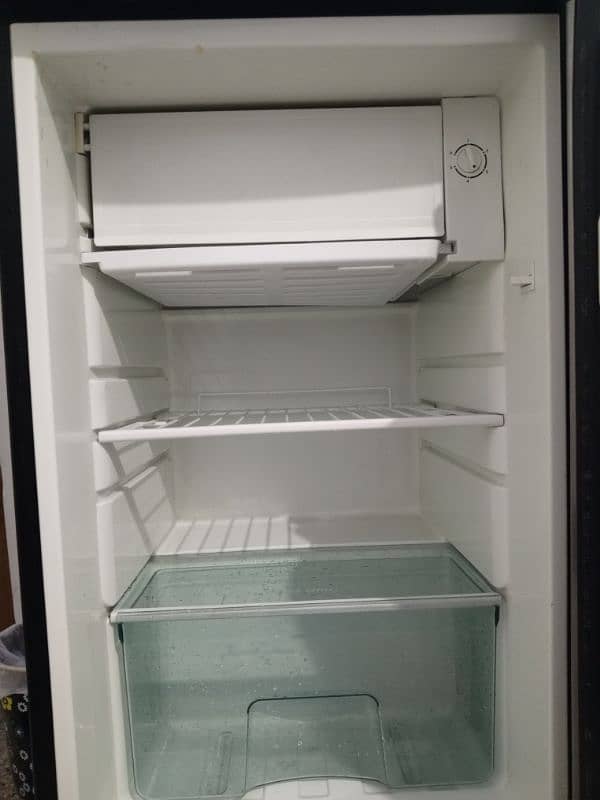 esquire mini referigerator/Room Fridge/slightly used 6