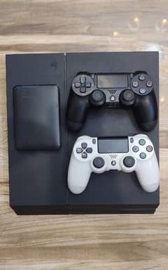 PS4 Fat 1 TB ( 500gb internal + 500gb external ) with two controllers!