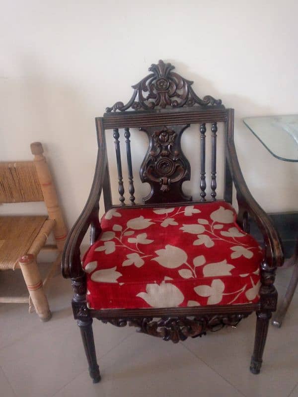 Pair of wooden drawing room chairs 3